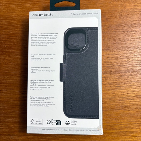 Black DECODED iPhone 15 Detachable Wallet Case - Picture 12 of 14